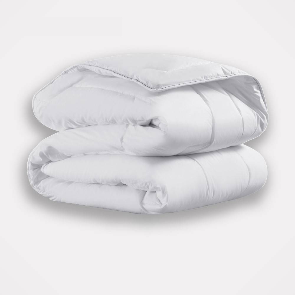 Couette toutes saisons en microgel de la marque Simmons